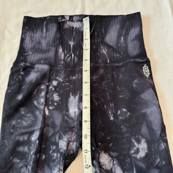 Free People Movement XS / Small Good Karma Tie Dye Leggings - Picture 6 of 10